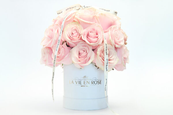 Caja de rosas rosadas